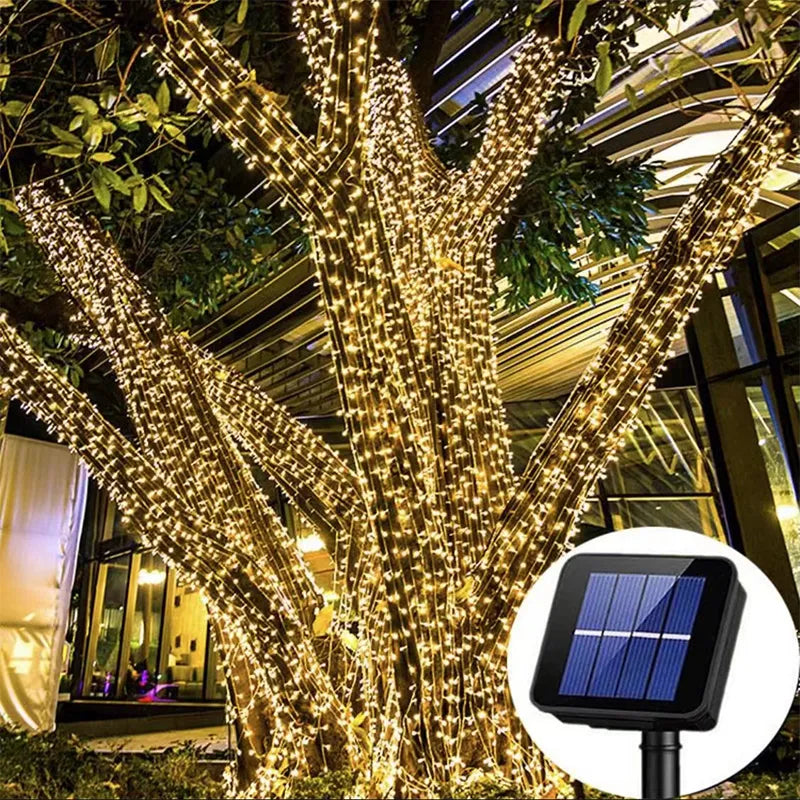 Guirnaldas de luces solares: decoración festiva para exteriores 